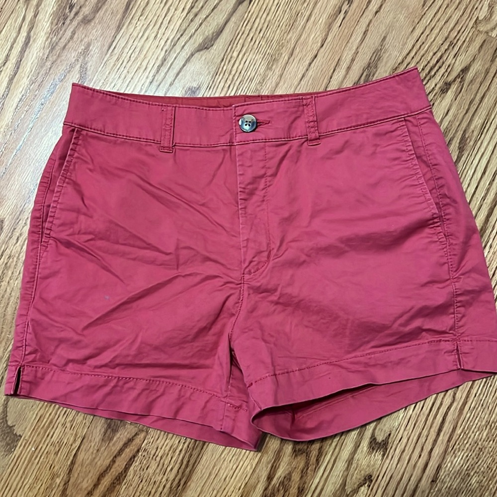 Old Navy High Rise Everyday Chino Short. Terra Cotta Red. Size 4. 3” inseam. EUC